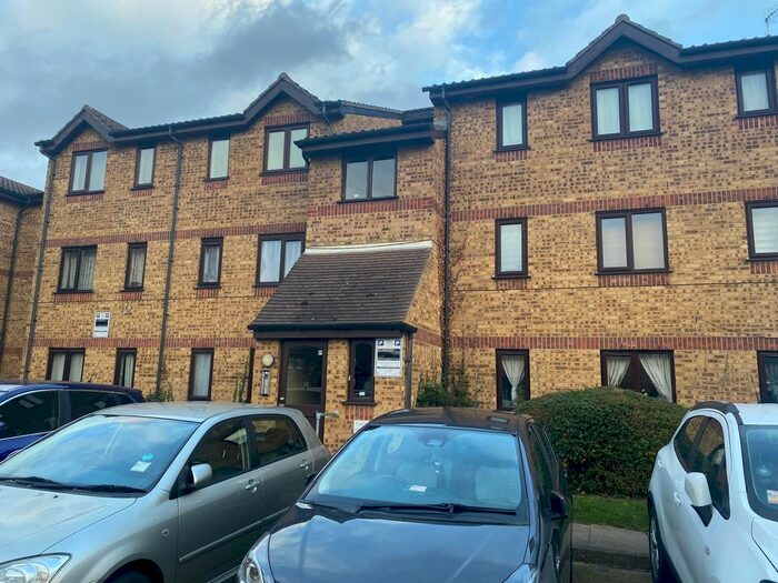 1 Bedroom Flat To Rent In Overton Drive, Romford, Essex, RM6