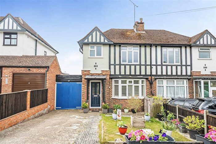3 Bedroom Semi Detached House For Sale In Tonbridge Road, Maidstone, ME16