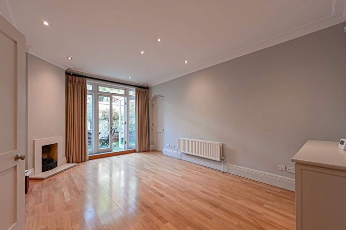 4 Bedroom Terraced House To Rent In St Michaels Mews, Belgravia, London, SW1W