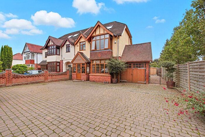 5 Bedroom Semi-Detached House For Sale In Havant Road, Cosham, PO6