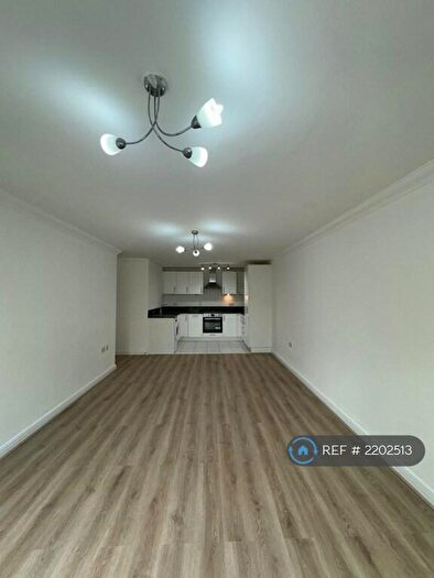 2 Bedroom Flat To Rent In Constitution Hill, Woking, GU22