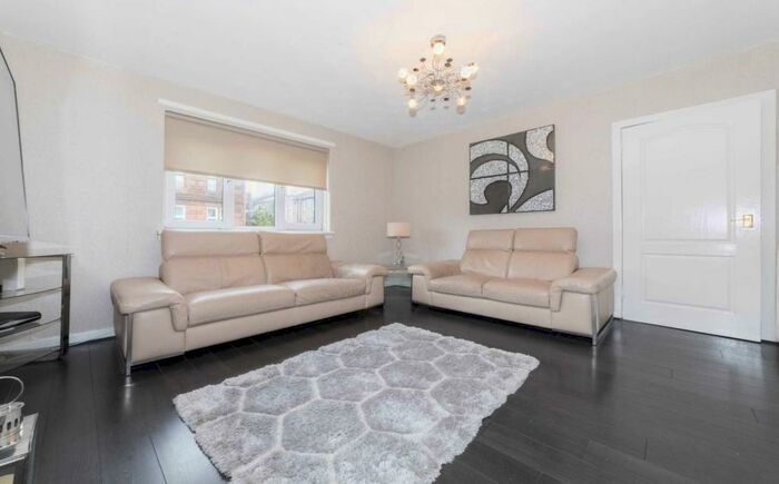 3 Bedroom Flat To Rent In Greenhill Road, Rutherglen, G73