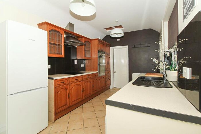 2 Bedroom End Of Terrace House To Rent In Old Hall Road, Chesterfield, S40