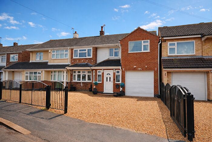 4 Bedroom Semi-Detached House For Sale In Ivydale Road, Thurmaston, Leicestershire, LE4