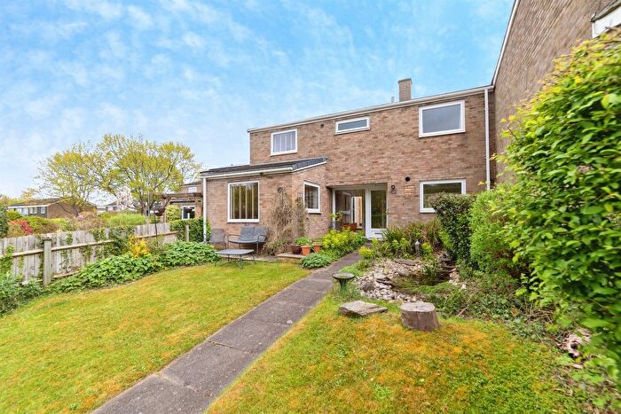 3 Bedroom Link Detached House For Sale In Vardon Road, Stevenage, SG1