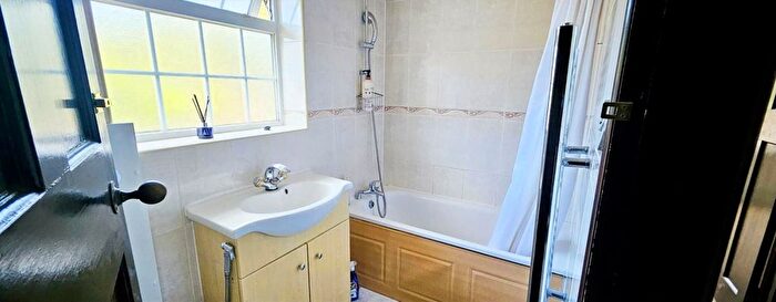5 Bedroom Detached House To Rent In Firs Drive, Hounslow, TW5