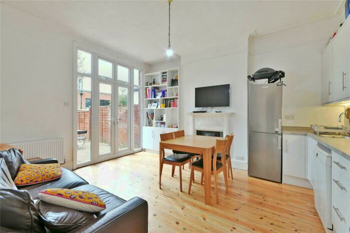 3 Bedroom Flat To Rent In Olive Road, Willesden Green, NW2