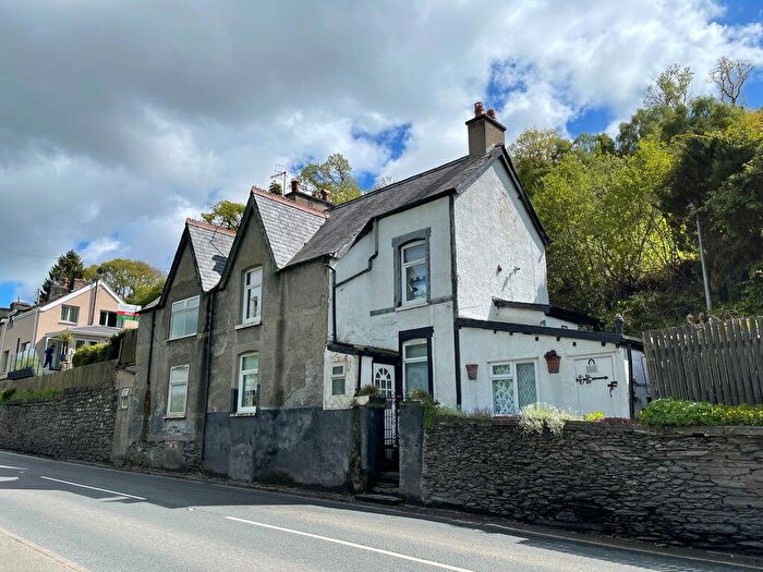 2 Bedroom Semi-Detached House For Sale In Glyndyfrdwy, Corwen, LL21