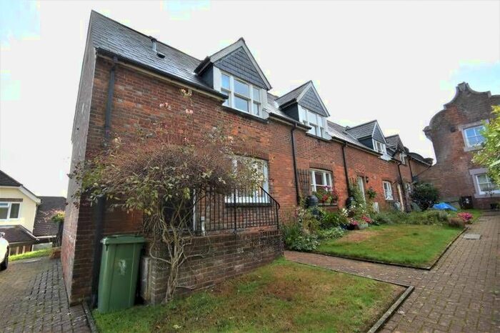 3 Bedroom End Of Terrace House To Rent In Langton Close, Battle, TN33