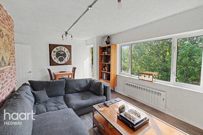 2 Bedroom Flat For Sale In Sunderland Close, Rochester, ME1
