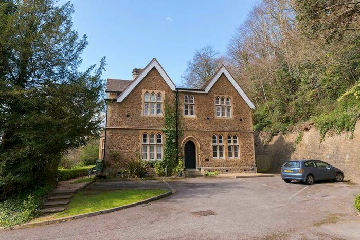 1 Bedroom Flat To Rent In Peperharow Road, Godalming, GU7