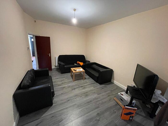 6 Bedroom Semi-Detached House To Rent In Westbourne Road, Manchester, M14