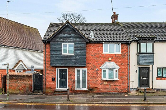 3 Bedroom Semi-Detached House For Sale In Market Place, RM4