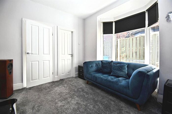 3 Bedroom Terraced House For Sale In East Park Avenue, Hull, HU8