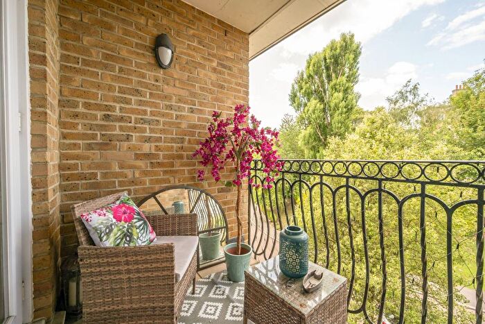 2 Bedroom Flat To Rent In Southlands Drive, Southfields, London, SW19