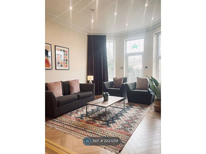1 Bedroom Flat To Rent In Woodside Park Road, London, N12