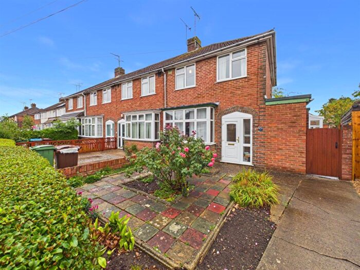 3 Bedroom End Of Terrace House For Sale In Cromwell Avenue, Aylesbury, Buckinghamshire, HP19