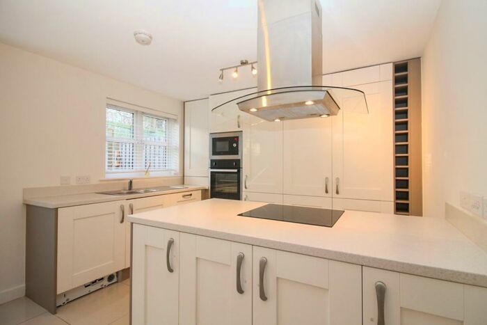 3 Bedroom Semi-Detached House To Rent In Cherry Tree Fold, Farsley, Leeds, LS28