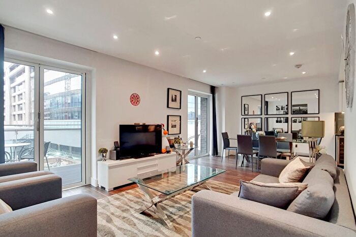 3 Bedroom Flat To Rent In Wiverton Tower, London, E1