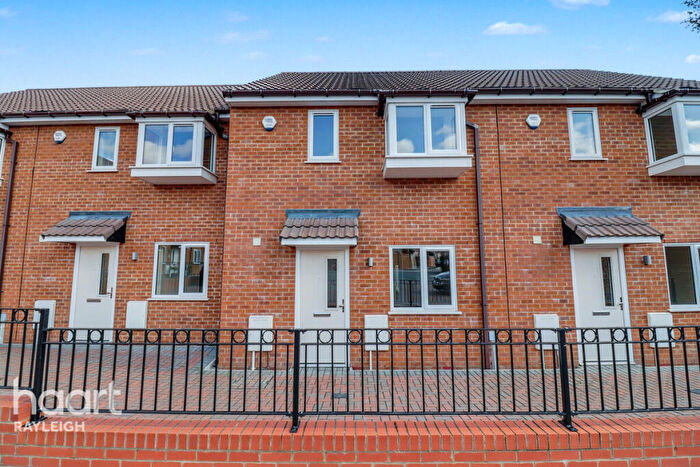 2 Bedroom Terraced House For Sale In Fairview Crescent, Rayleigh, SS6