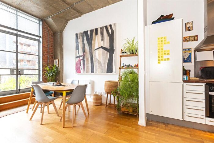 2 Bedroom Apartment To Rent In Wenlock Road, London, N1