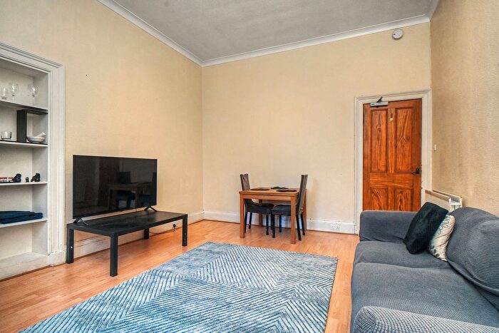 3 Bedroom Flat For Sale In Forrest Road, Edinburgh, EH1