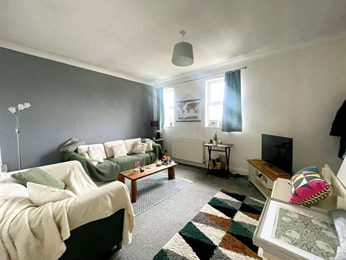 2 Bedroom Flat To Rent In Winchester Road, Romsey, SO51