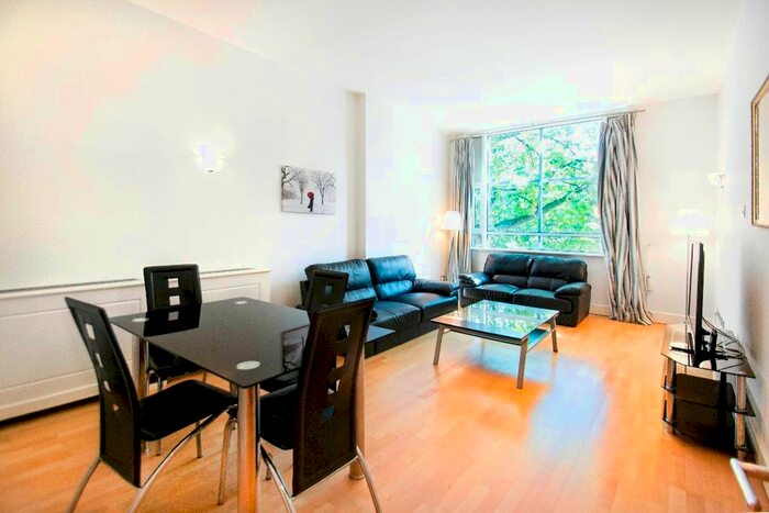 2 Bedroom Flat To Rent In Marylebone Road, London, NW1