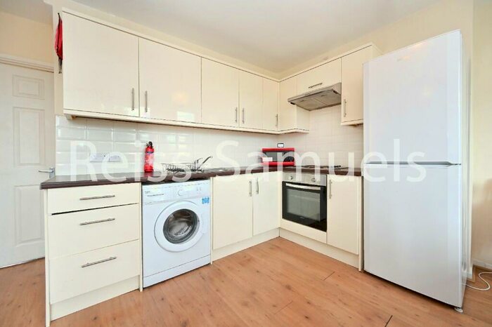 4 Bedroom Maisonette To Rent In Forsyth Gardens, London, Kennington, Southwark, SE17