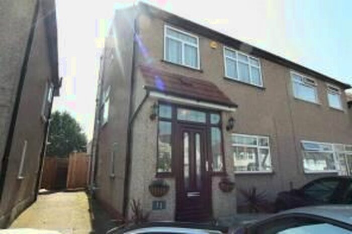 3 Bedroom Semi-Detached House To Rent In Middleton Avenue, Greenford, UB6