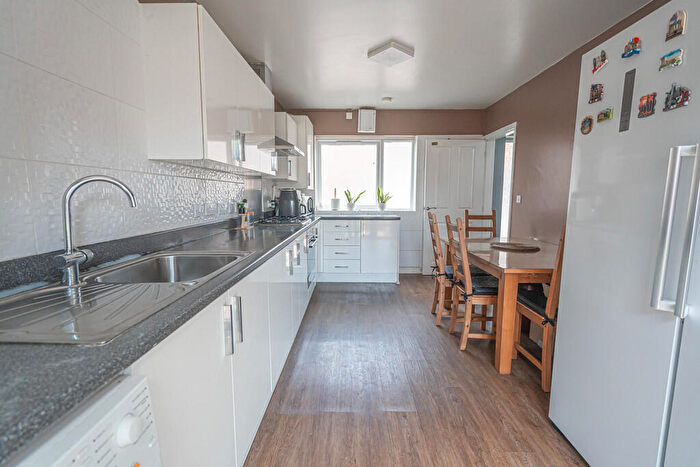 3 Bedroom Semi-Detached House For Sale In Invention Avenue, Handsworth, Birmingham, B21 - Photo 4