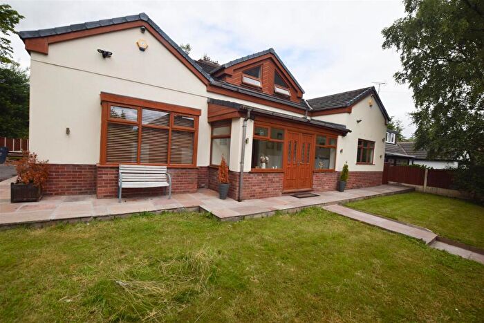 4 Bedroom Detached House For Sale In Waverley Road, Middleton, M24