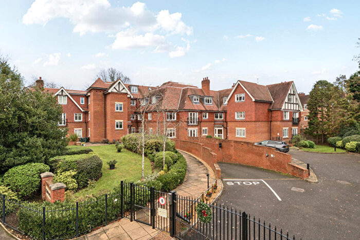 2 Bedroom Flat For Sale In Bridgewater Road, Weybridge, KT13