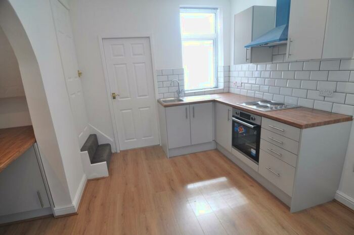 3 Bedroom House To Rent In Racecommon Road, Barnsley, S70