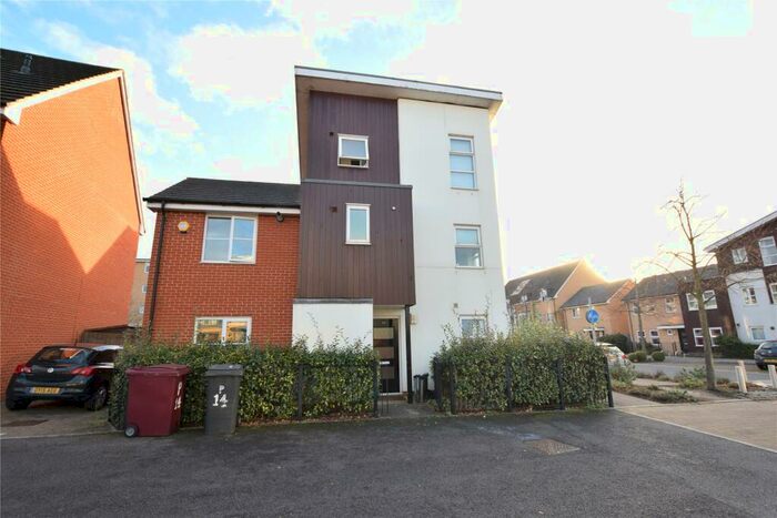 3 Bedroom Detached House To Rent In Puffin Way, Reading, Berkshire, RG2