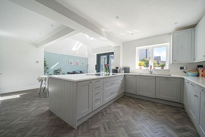 4 Bedroom Detached House For Sale In New Road, Twyford, Reading, Berkshire, RG10