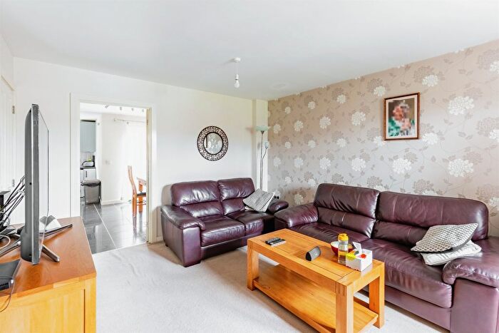 3 Bedroom Terraced House For Sale In Tweed Crescent, Rushden, NN10