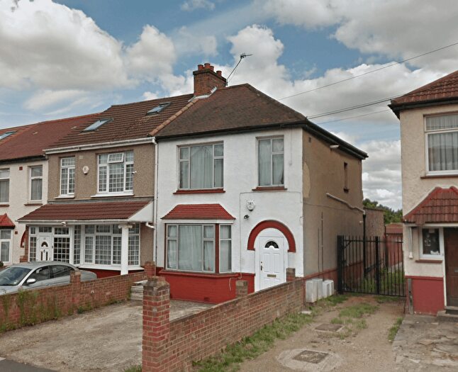 2 Bedroom Flat To Rent In Princes Avenue, Greenford, UB6