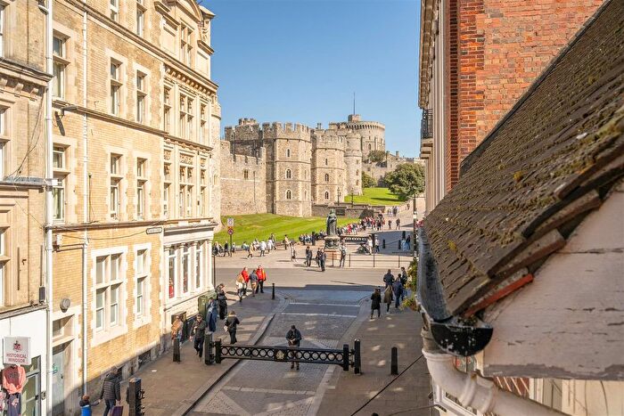 1 Bedroom Flat To Rent In Peascod Street, Windsor, SL4