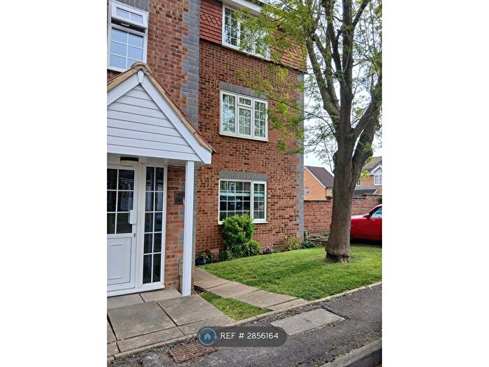 2 Bedroom Flat To Rent In Groveside Close, Carshalton, SM5