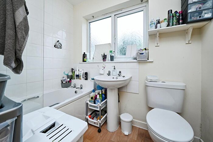 2 Bedroom Semi-Detached House For Sale In Oxford Street, Mansfield, Nottinghamshire, NG18