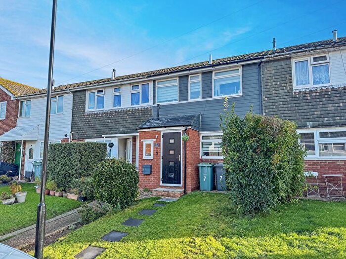 3 Bedroom Terraced House For Sale In Horseshoe Close, Northwood, PO31