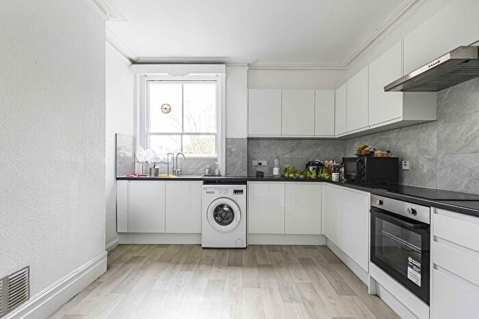 3 Bedroom Flat To Rent In Sheen Road, Richmond, TW9