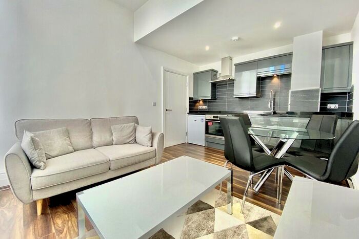 2 Bedroom Apartment To Rent In Pearl Chambers, East Parade, LS1