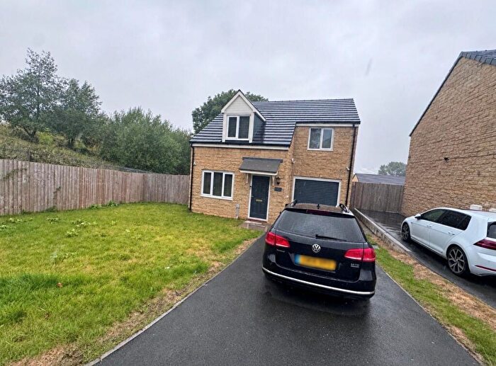 3 Bedroom Detached House For Sale In Thimble Lane, Bradford, BD7