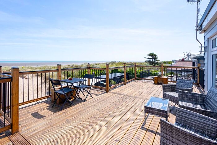 3 Bedroom Flat For Sale In The Parade, Romney Marsh, TN28