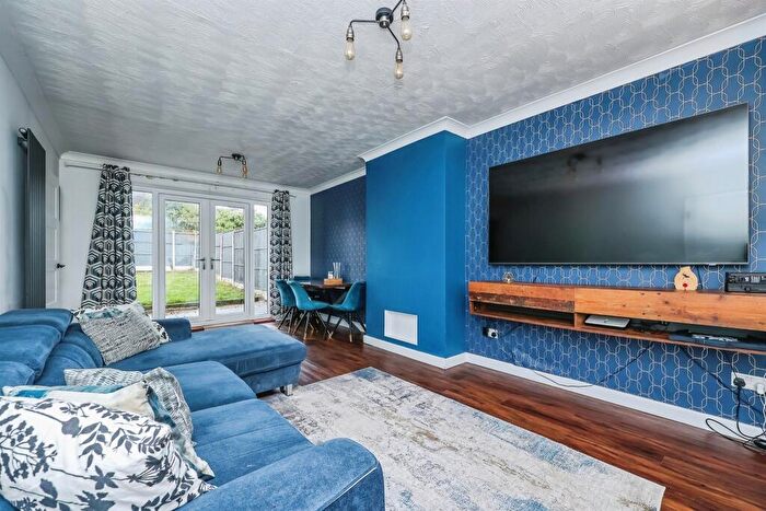 3 Bedroom Terraced House For Sale In Stirling Grove, Nottingham, NG11