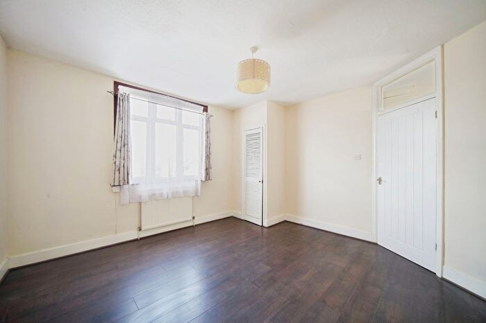 3 Bedroom Flat To Rent In Billet Road, London, E17