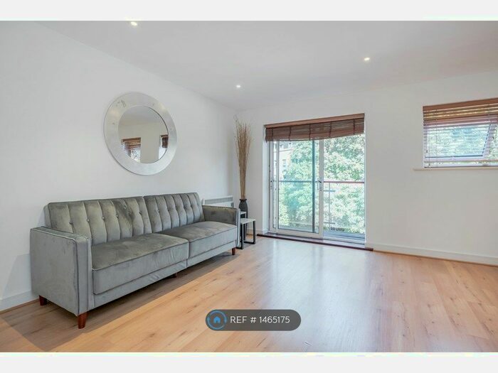 2 Bedroom Flat To Rent In Highfield Close, London, SE13