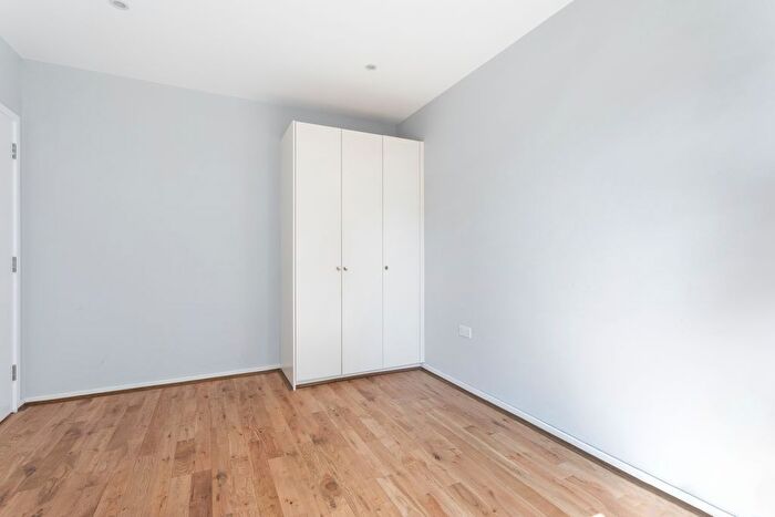 2 Bedroom Flat For Sale In Copenhagen Street, Islington, London, N1